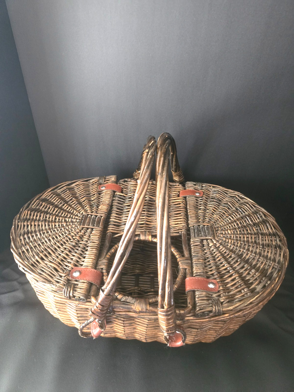 Vintage Wicker Picnic Basket Oval Handled Bottle of Wine Holder